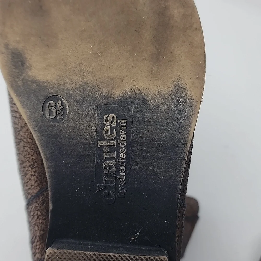 Charles‎ by Charles David Booties copper bronze metallic Wonens 6.5
